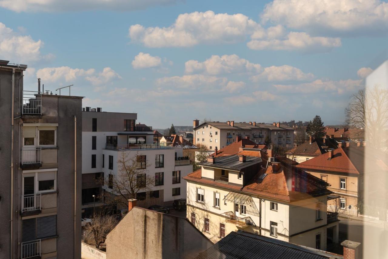 Canopy Apartment Ljubljana Exteriör bild